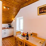 Tonka's Terrace Suđurađ
