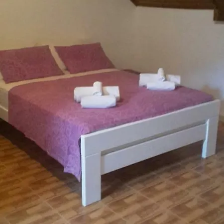 Tonka's Terrace Apartment Sudurad